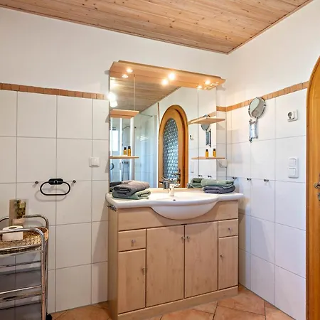 1 Haus Reichl * Gstadt am Chiemsee